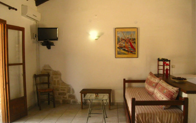 Adamantia Hotel