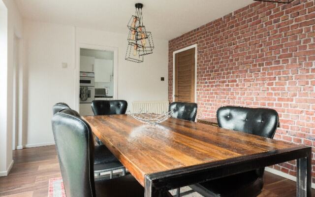 The Jericho Terrace House - 2BD + Parking