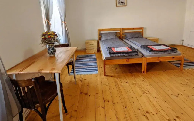 Gästehaus Honigberg next to the Fortified Church of Harman