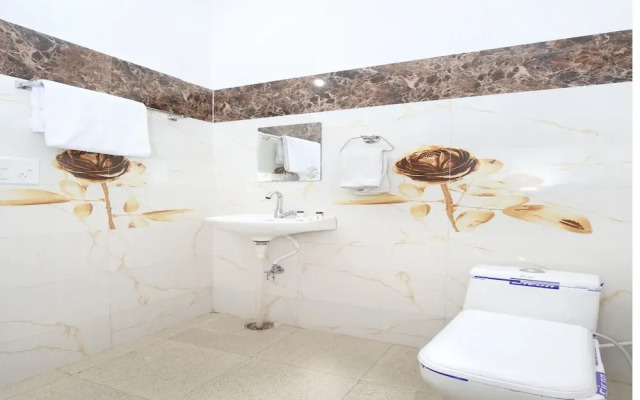 OYO 13102 Hotel Adarsh