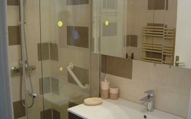 Azur Best Housing Cousin