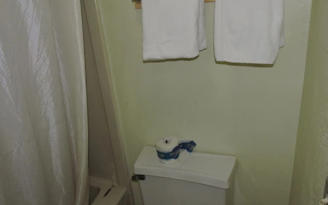 Budget Host Hutchinson