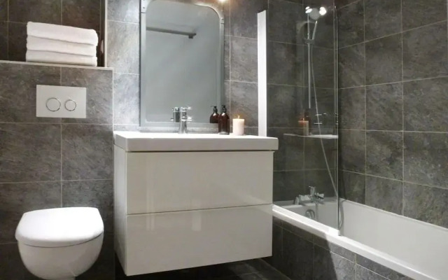 Ferm6 - 6-6p-5chbres-3sdb-120m?-10 / 12pers-valloire