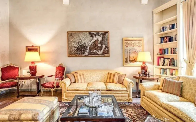 Wonderful Apartment With Balcony In Piazza Margana