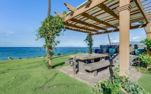 Kihei Surfside, #310 1 Bedroom Condo by RedAwning