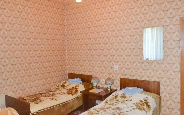 Zhovtneviy Hotel