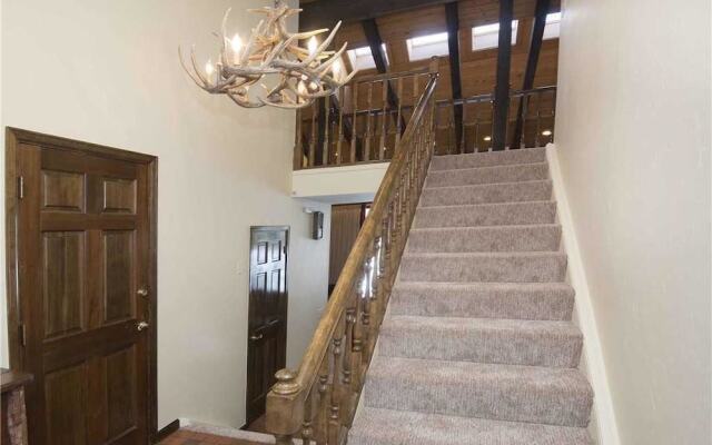 Sunburst Residence 5 Bedrooms 3.5 Bathrooms Home