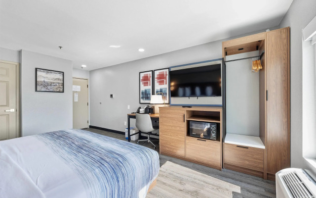 Howard Johnson by Wyndham Urbana