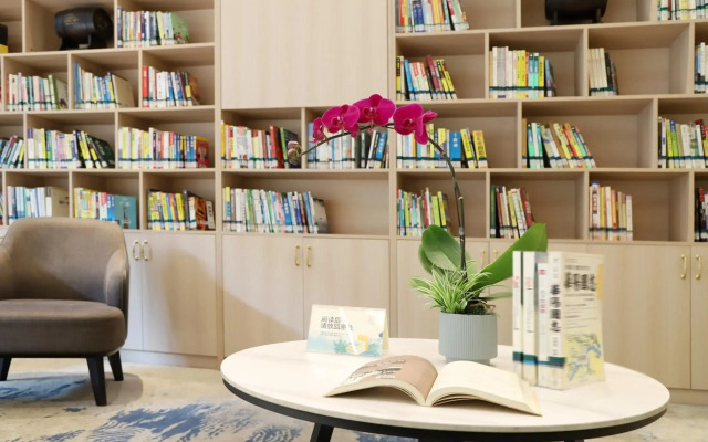 Asia International Hotel Guangzhou - Overseas Buyer Registration Services in Hotel & Free Shuttle between Hotel and Exhibition Center during Canton Fair