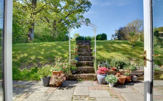 Converted Barn With Excellent Wooden Beams, High Ceiling and a Cosy Terrace