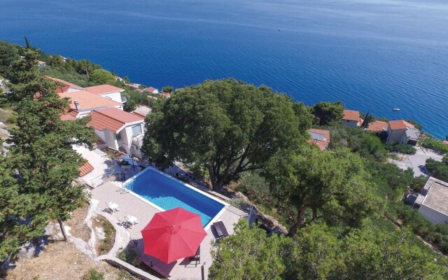 Awesome Home in Pisak With 3 Bedrooms, Private Swimming Pool and Wifi