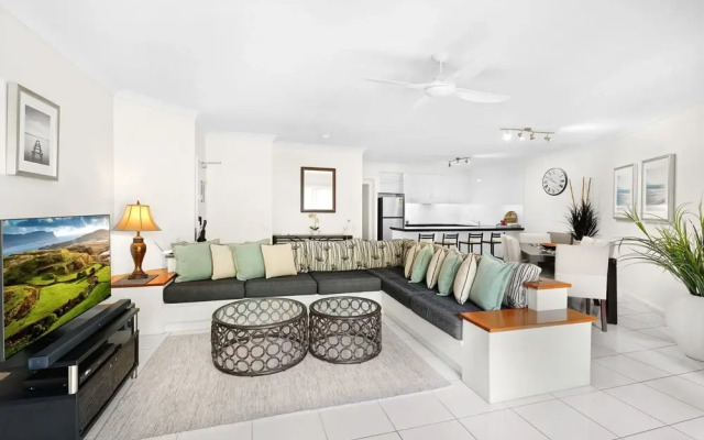 Belle Escapes - Poolside Suite, Ground Floor, Alamanda Beachfront Resort "52"