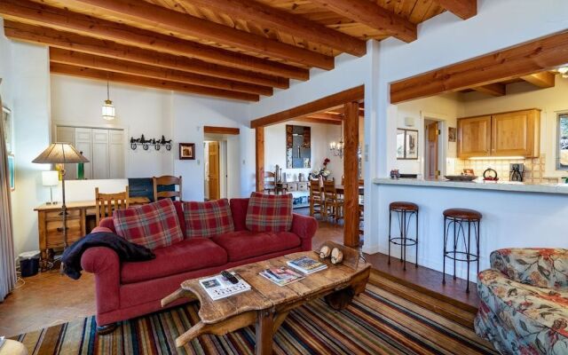 Puertas de Canyon Road