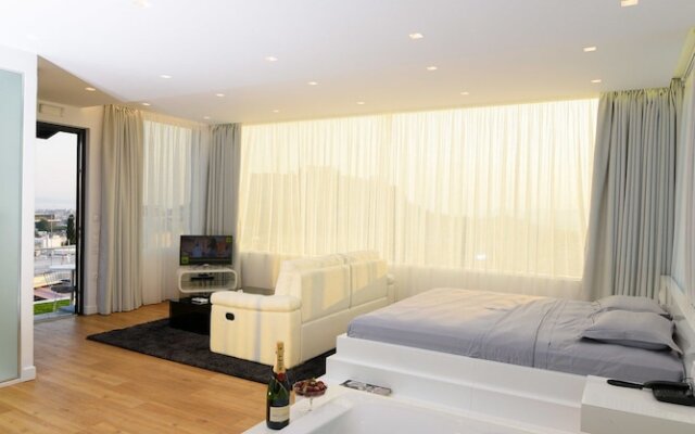 Majestic Homm Penthouse in the Heart of Plaka