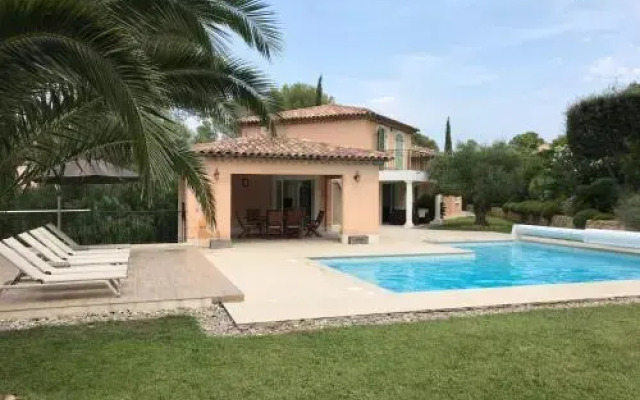 Belle villa à Saint Raphaël dans clos privé