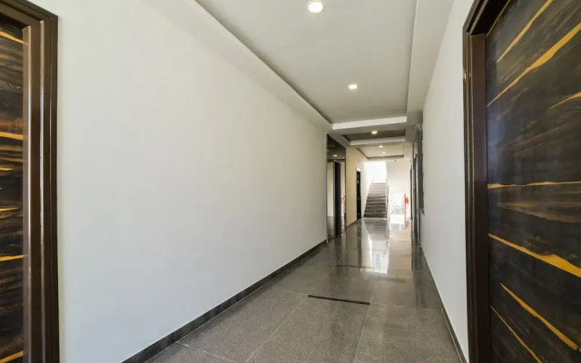 OYO 18833 SilverKey Babylon Whitefields