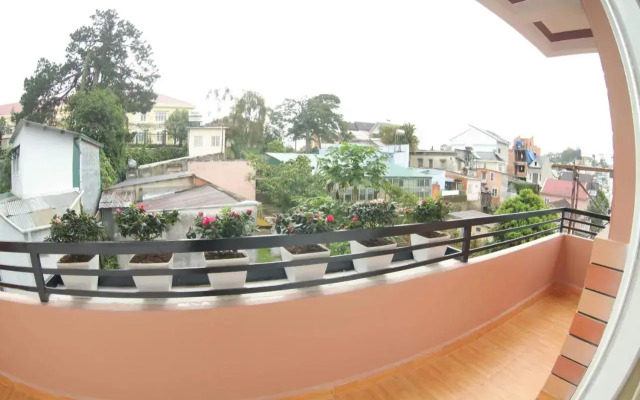 Fullhouse Homestay