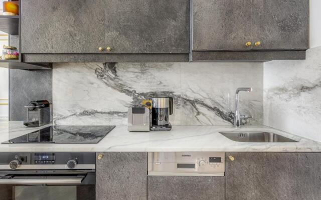 Luxury 6 Bedroom 5 bathroom Palace Apartment - Louvre View