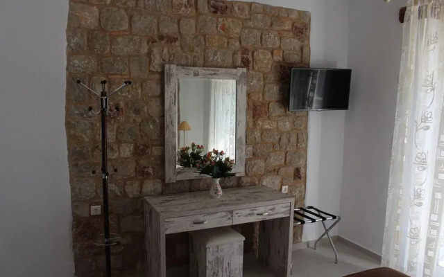 Haraki Stone Apartments