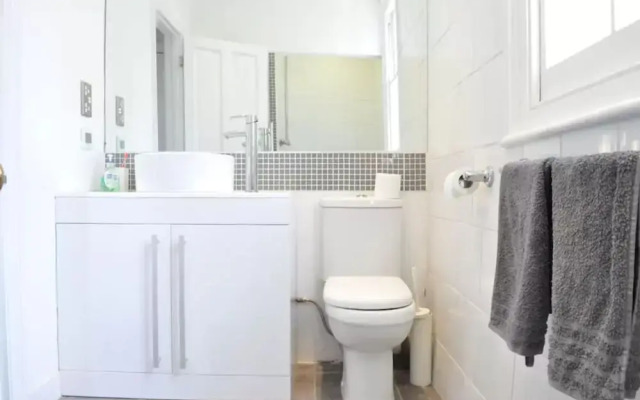 Modern Zone 1 London Apartment