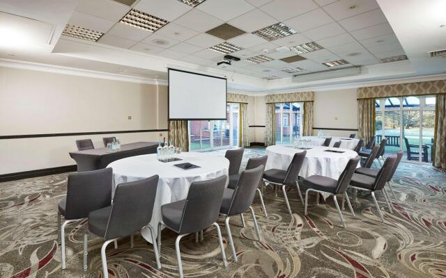 Hilton St Anne's Manor, Bracknell