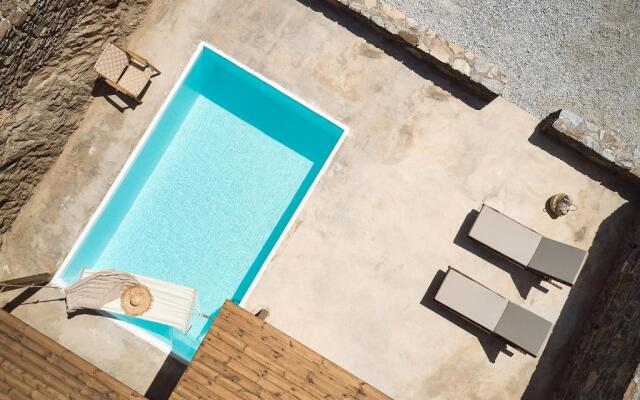 Niva Pool Suites