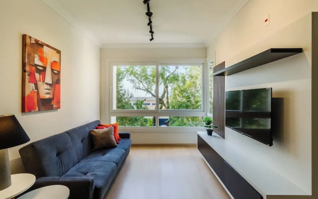 Cozy and Well-located Apartment in POA - Rfa303