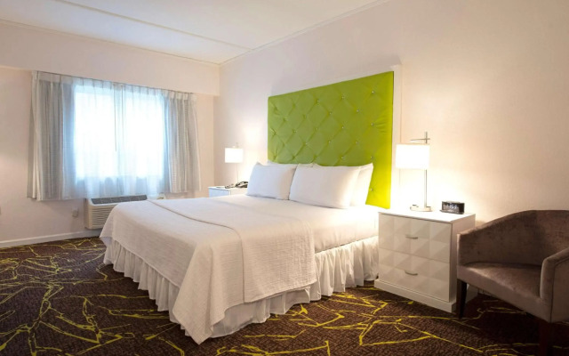 The Roslyn, Tapestry Collection by Hilton