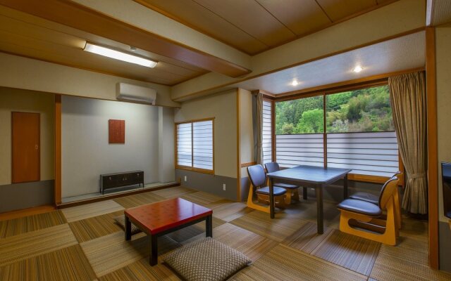 Shimobe Hotel