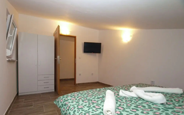 Apartment 1975
