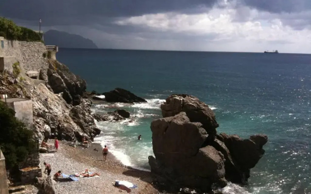 Romantic Sea View Flat in Genova Nervi