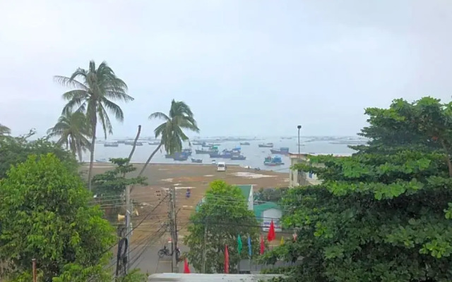Lê Tùng Hotel - Vạn Giã