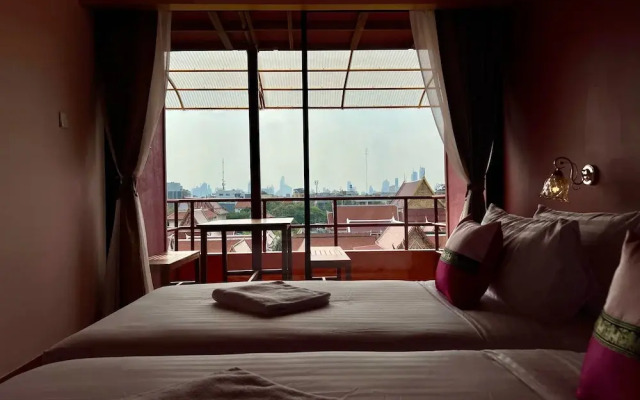 Cha Na Stay at Merry V