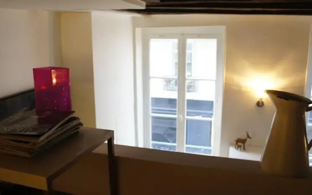 Marais Mezzanine