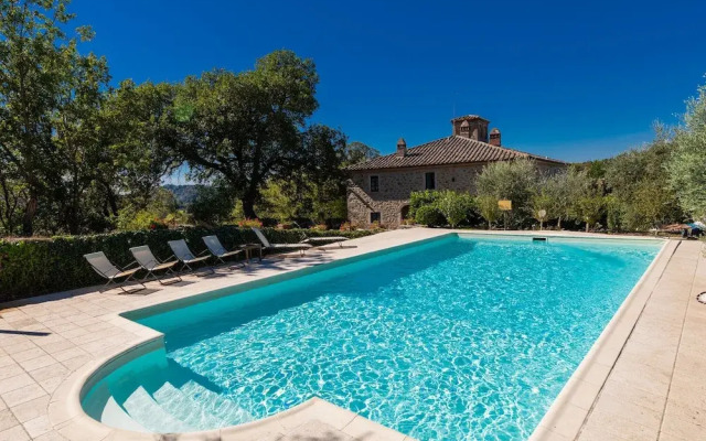 Secluded Apartment in Rapolano Terme with Garden