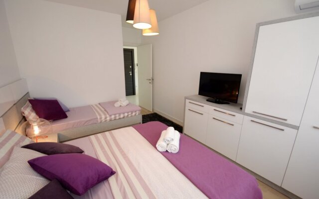 Studios Dimitris IV Apartments