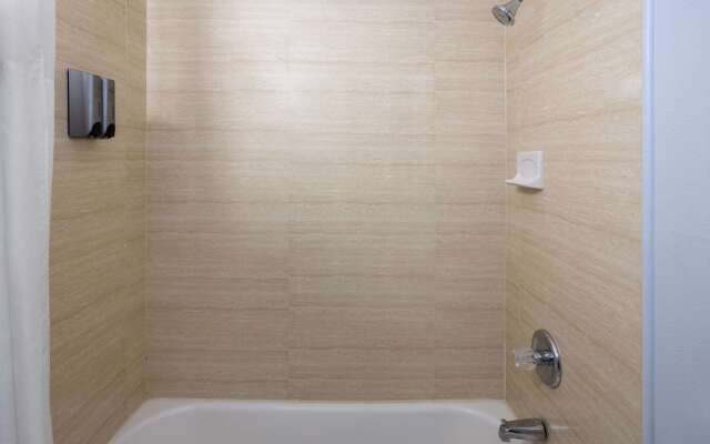 Days Inn by Wyndham Queensbury/Lake George