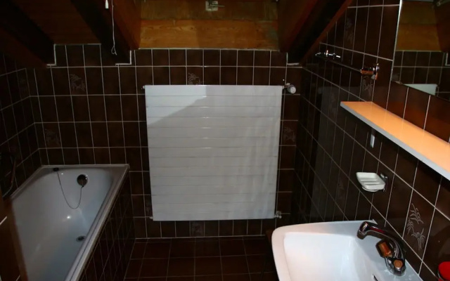 Peaceful Apartment With Amenities
