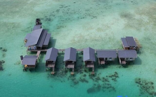 Sisipan Island Water Resort