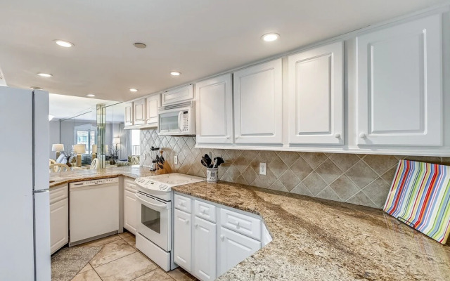 Inlet Reef 516 2 Bedroom Condo by RedAwning