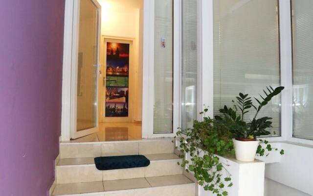 Feel Center Apartments.