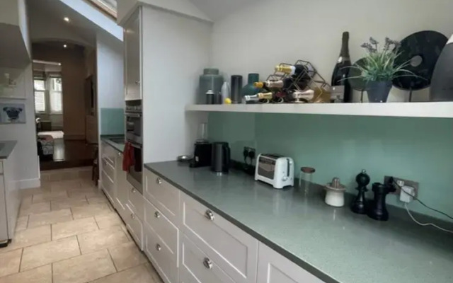 Secluded & Serene 3BD Family Home - Wandsworth!