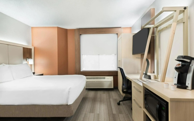 Holiday Inn Express & Suites Nearest Universal Orlando by IHG