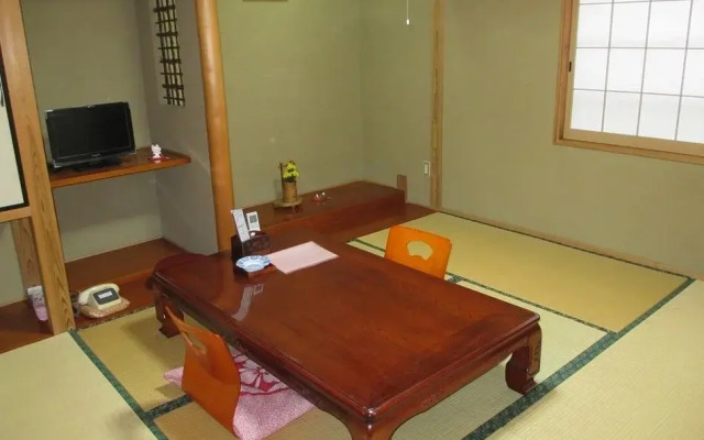 Hozenji Onsen Ryokan Ebitei
