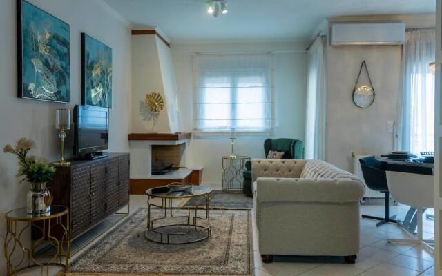 Christine's Golden Suite at Ioannina's Center