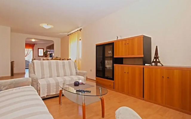 Apartment 1382