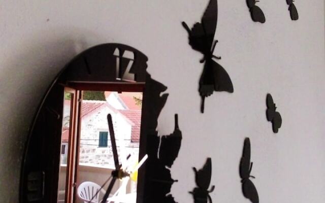 Studio in Sumartin, With Wonderful sea View, Furnished Balcony and Wif