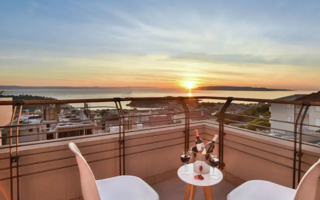 Swanky Villa in Makarska With Sauna, Jacuzzi & Mountain Views