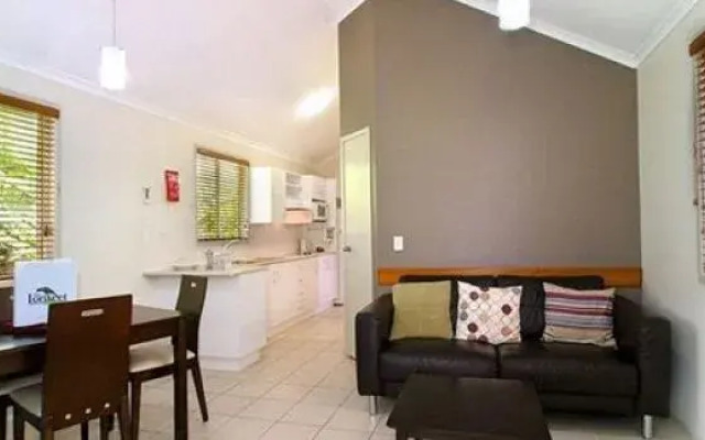 Gateway Lifestyle Lorikeet