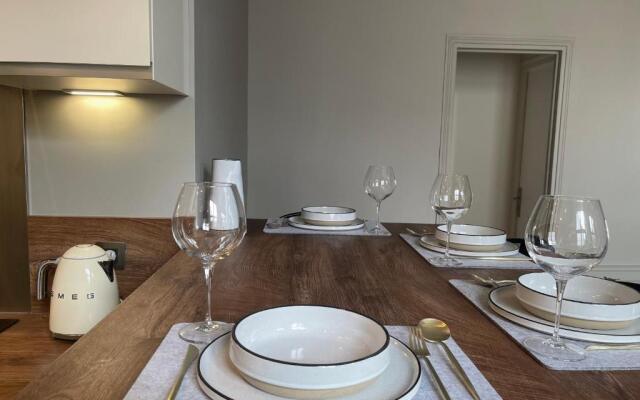 Beaux-Arts • 2 Chambres 2 Sdb • Parking Prive